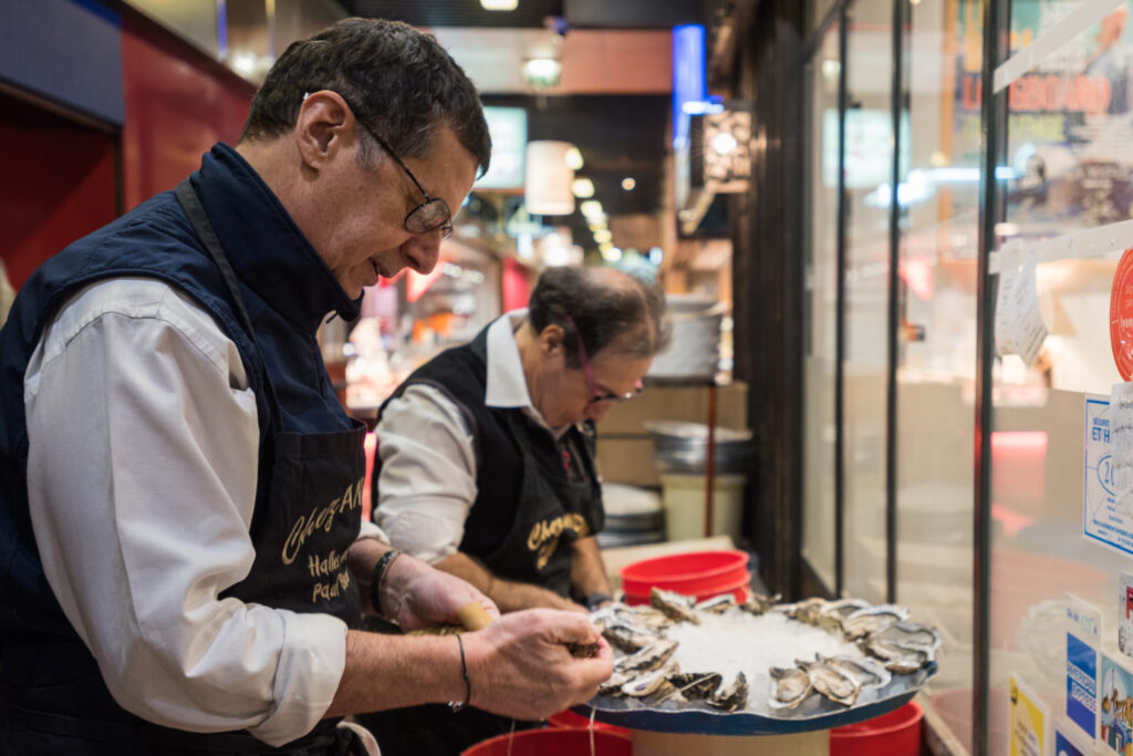 Chez Antonin<div style="font-size:16px;color:#666;margin-top:5px;">📍 Lyon</div>