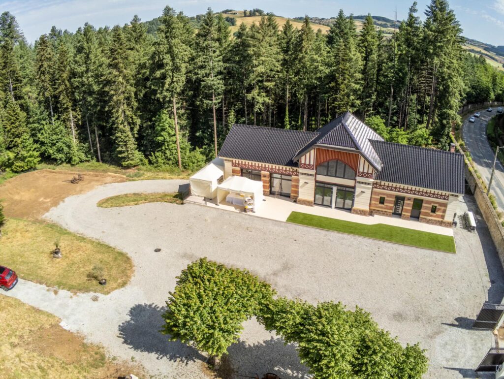 Domaine du cret<div style="font-size:16px;color:#666;margin-top:5px;">📍 Lyon</div>